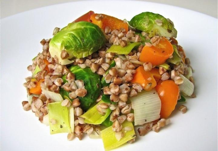 Buckwheat diet with vegetables